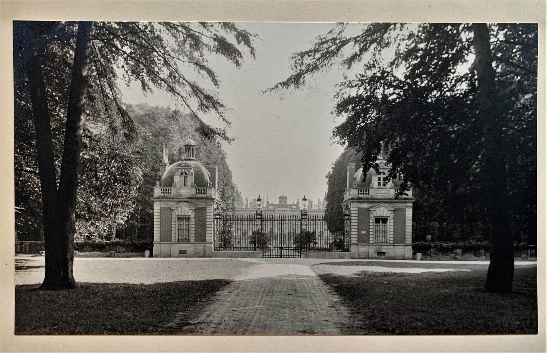 Null Château de Ferrière en Brie. Silver photographic print pasted on cardboard,&hellip;