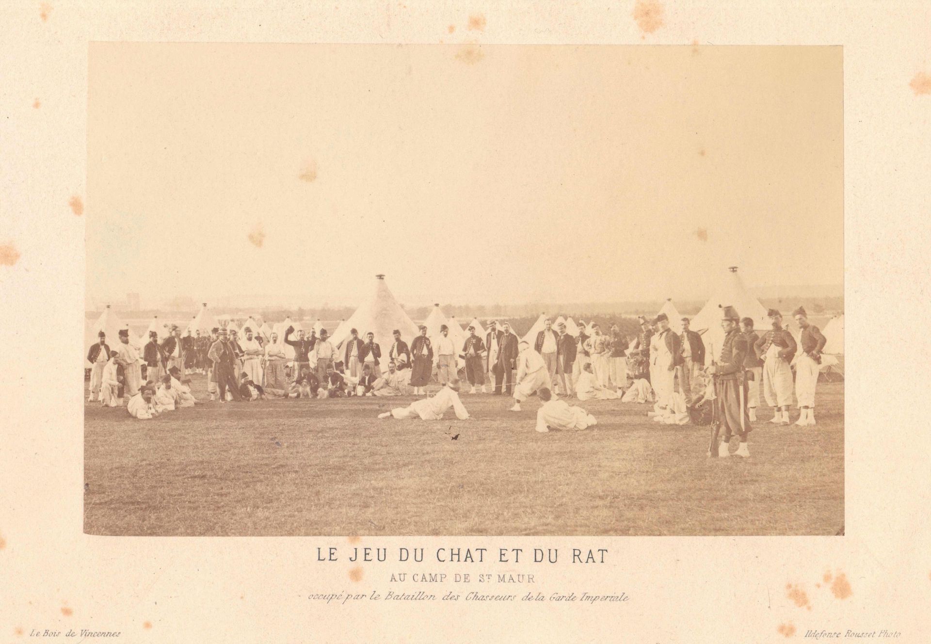 Null 伊尔德芳斯-鲁塞（1817-1878）。文森森林（Bois de Vincennes），圣莫尔营地的猫鼠游戏。白板纸上的摄影作品，来自胶印玻璃底片，安&hellip;