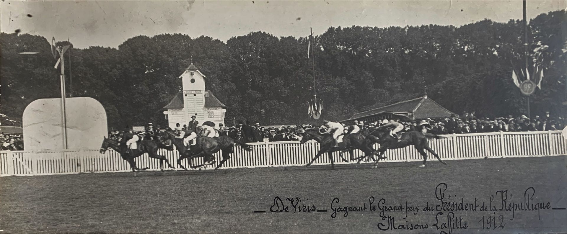 Null Horse races. Grand prix du Président de la République. Large panoramic silv&hellip;