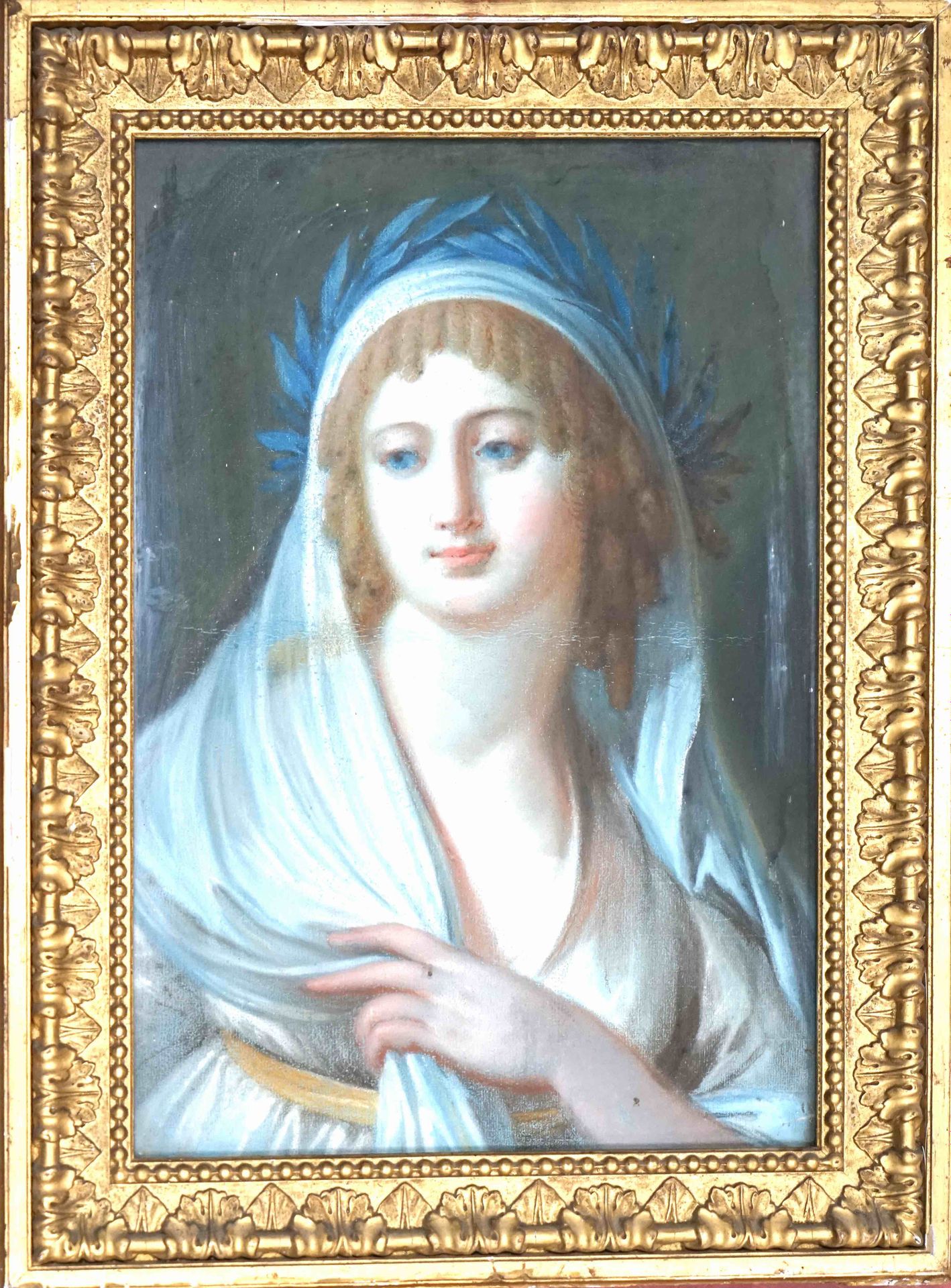 Null 19世纪的法国学校。戴着月桂冠的妇女肖像。粉笔画（有潮湿的痕迹）。53 x 37厘米。