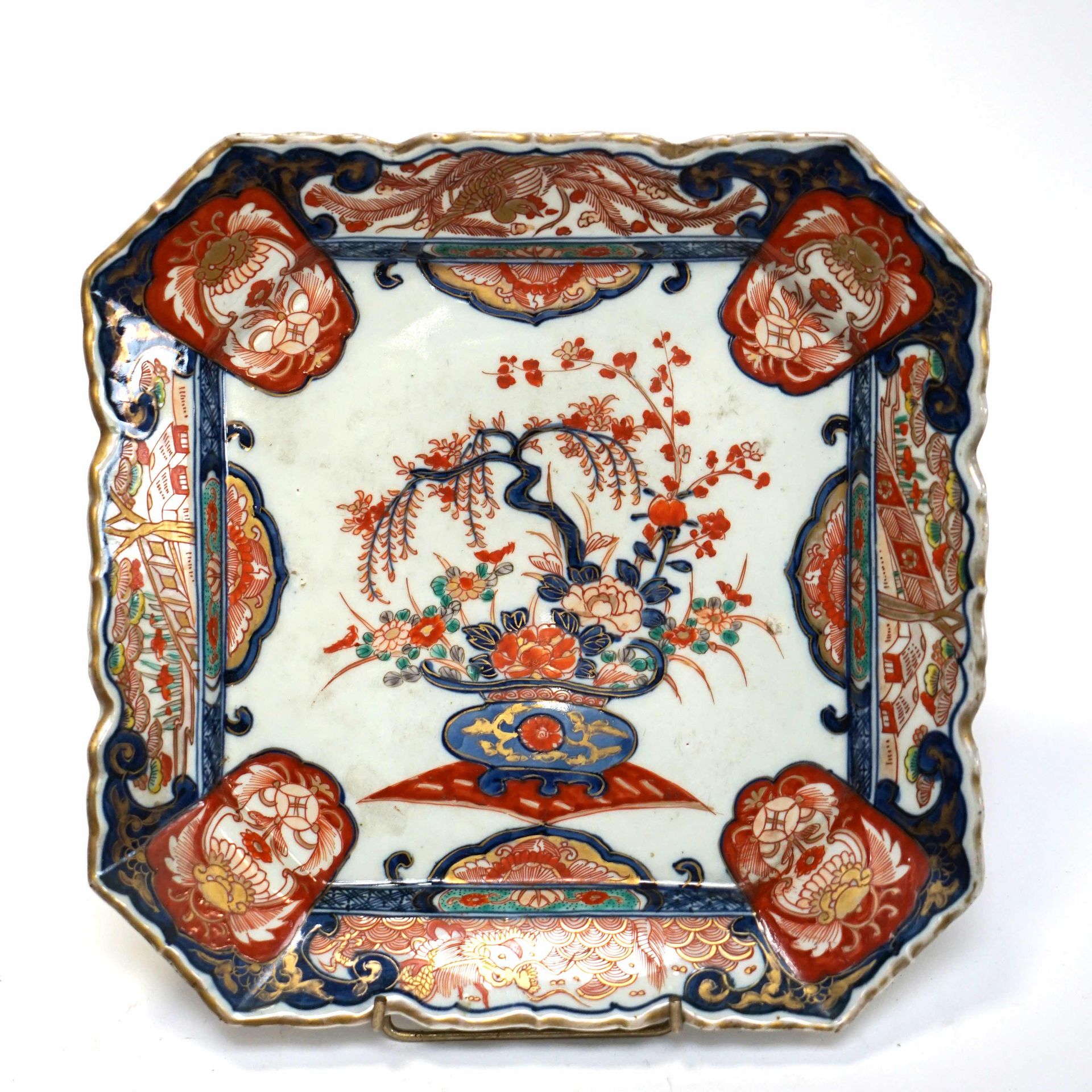 Null JAPON, XIXe Important PLAT carré à pans coupés en porcelaine à décor kenjo &hellip;