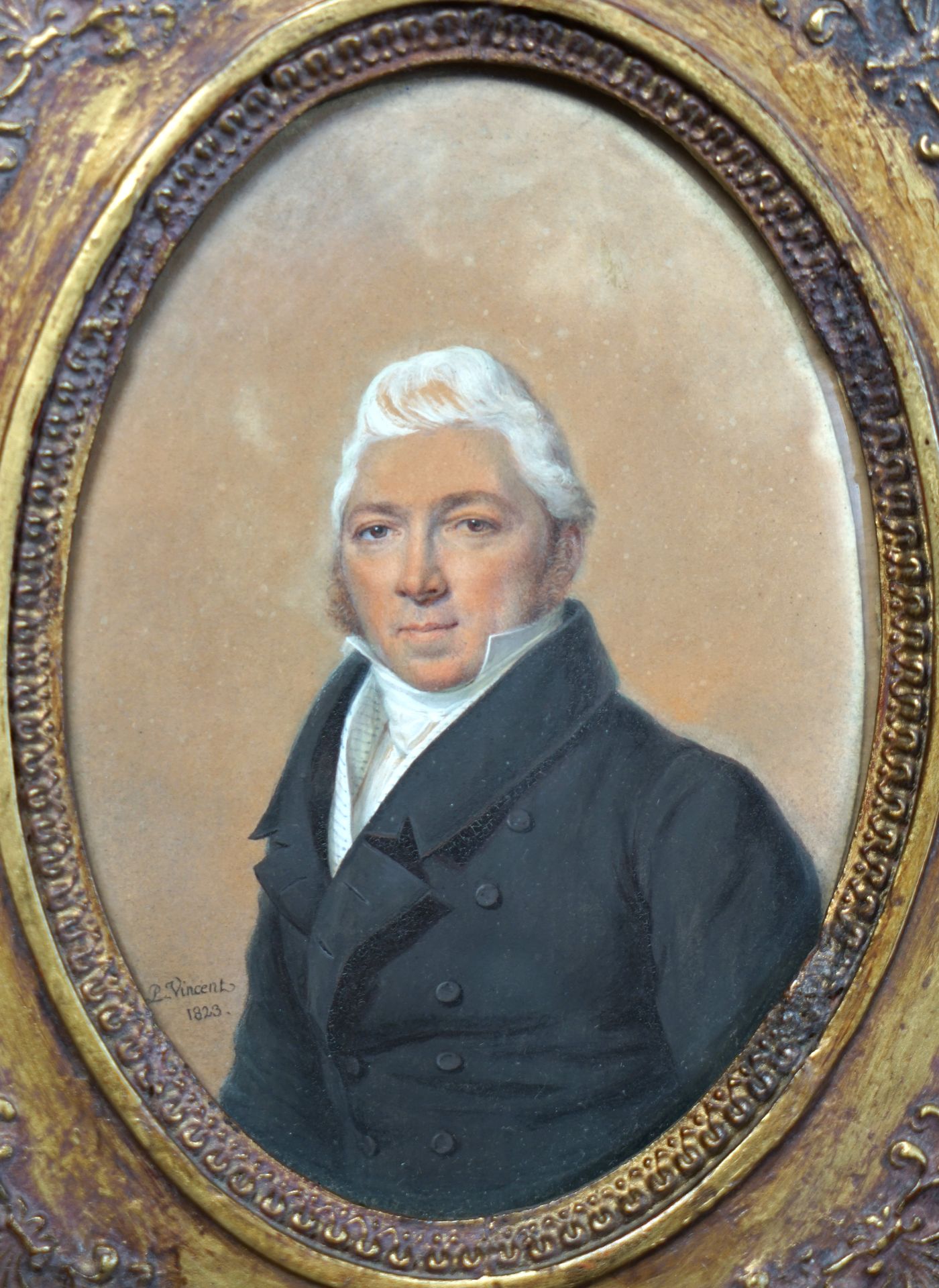 Null 安托万-保罗-文森特（Antoine Paul VINCENT）（行动：1806-1895）。一个男人的肖像，有一个椭圆形的视角。油画和水粉画，左下角&hellip;