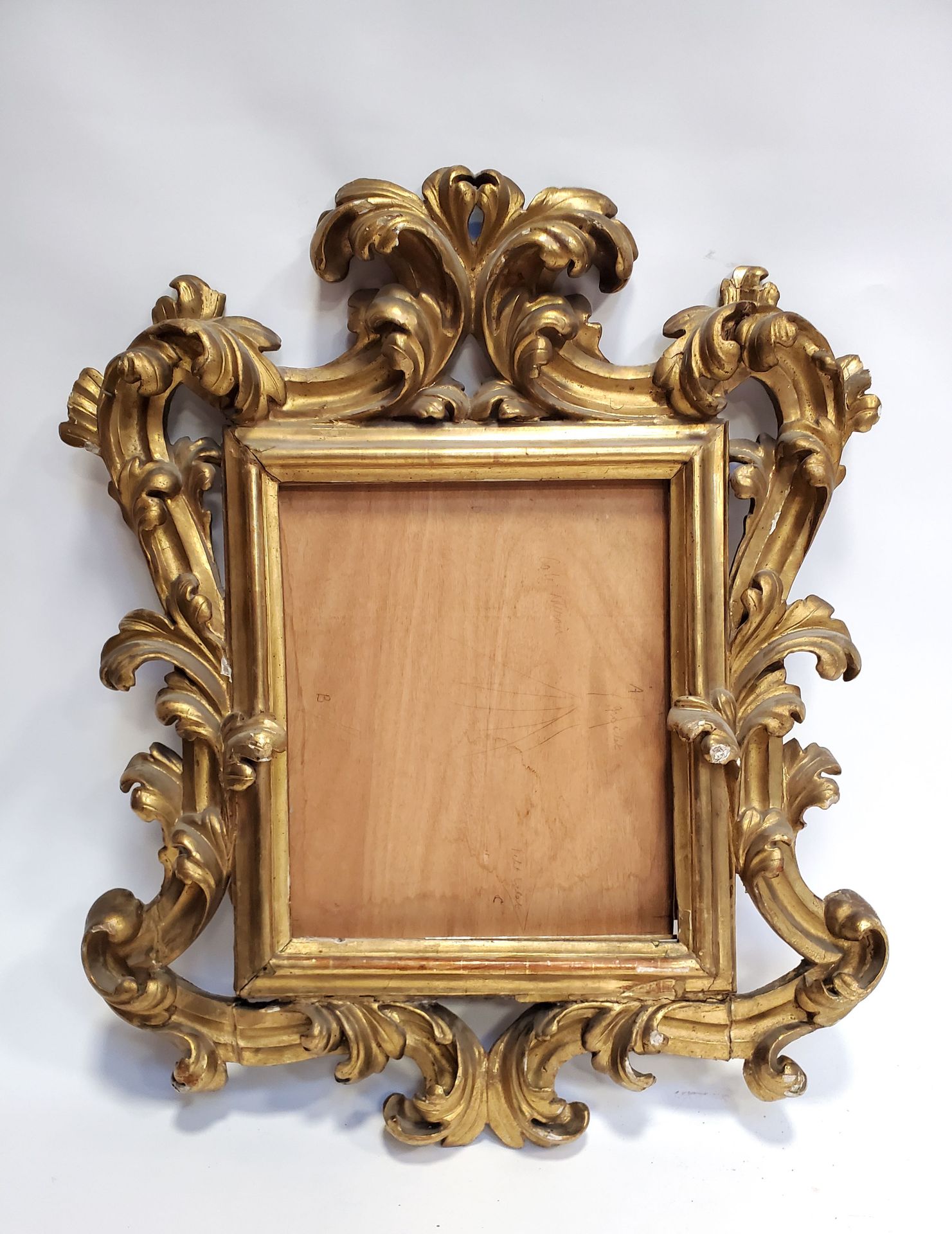 Null Wood frame with acanthus leaves and gilding. Italian work of the XVIIIth ce&hellip;