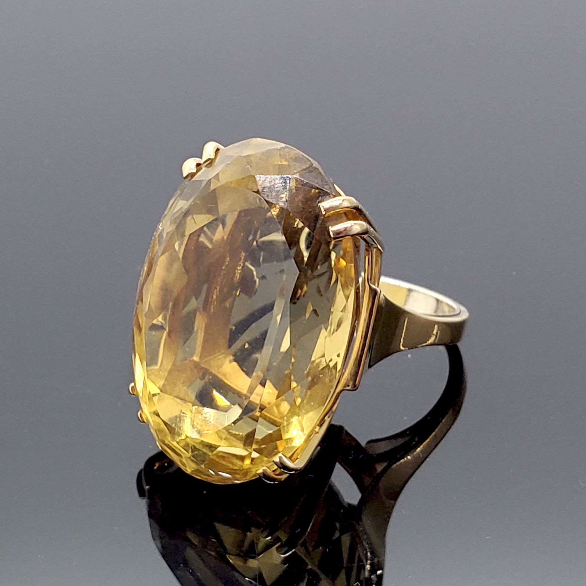 Null 750密耳黄金戒指，镶嵌有一个大的椭圆形刻面柠檬。毛重17.6克 TDD 52（带刹车） 石头直径23 x 19毫米