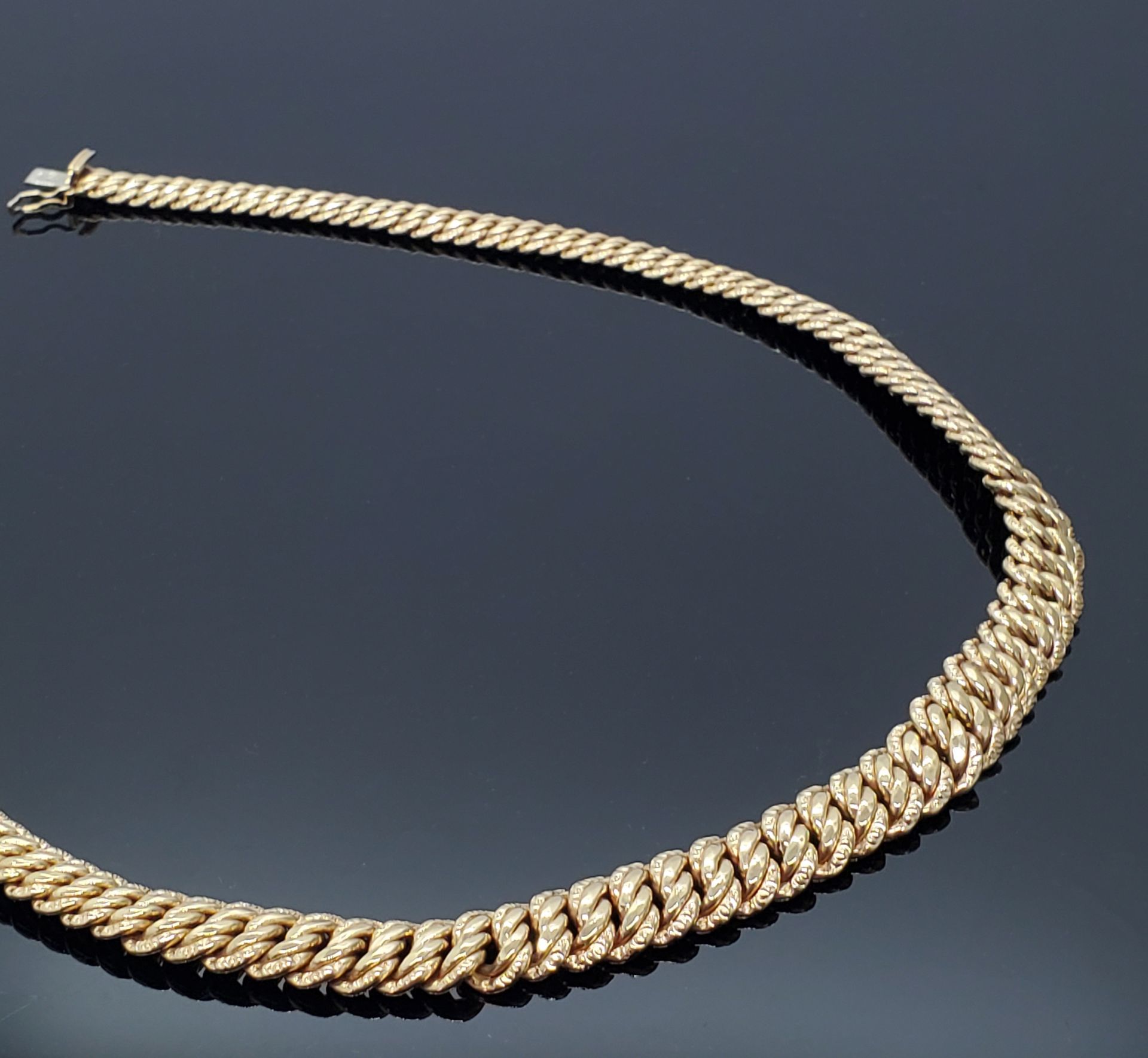 Null COLLIER gourmette en or rose 750 mil. À maille américaine en chute guilloch&hellip;