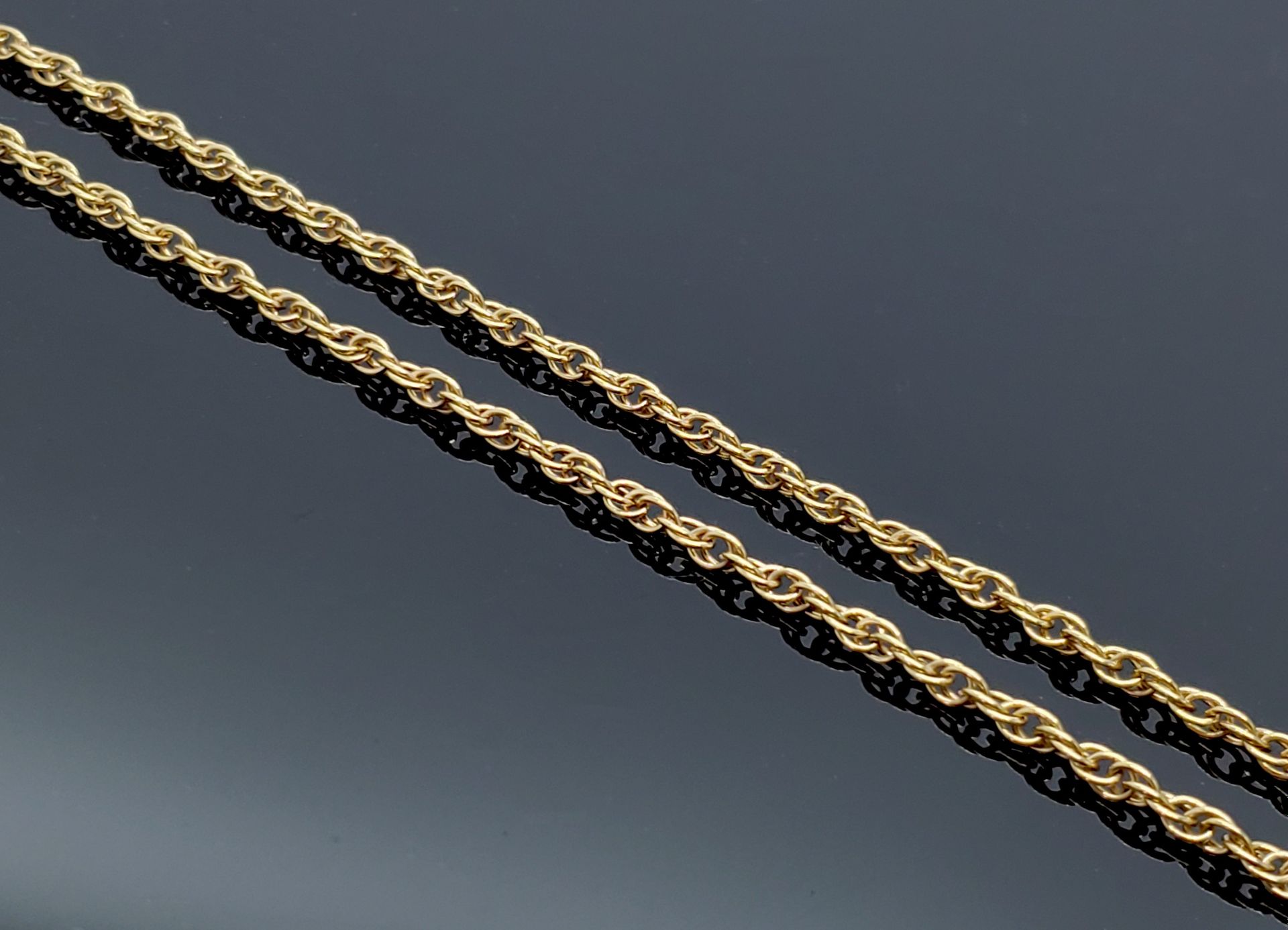 Null 750密尔玫瑰金项链。重量10.3克，长50厘米