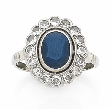 Null Daisy ring in white gold 585 mils set with an oval faceted sapphire in a se&hellip;