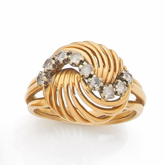 Null Beautiful yellow gold wire ring, the bezel enhanced with a sinuous line of &hellip;