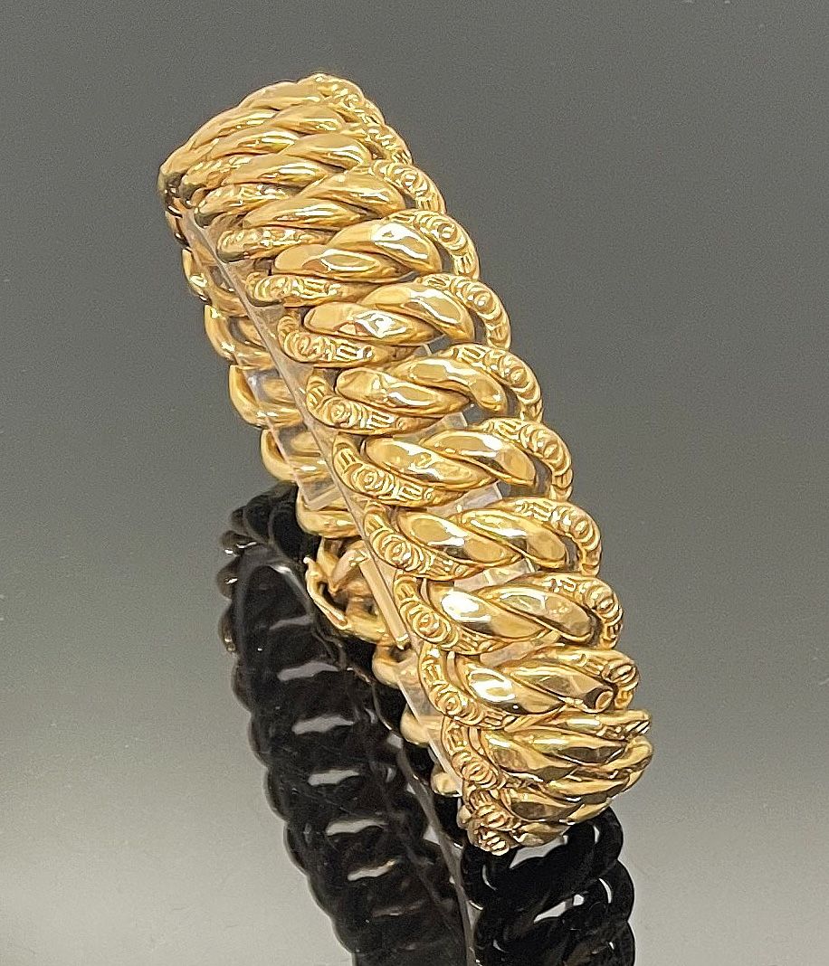 Null Large American curb chain bracelet in yellow gold 750 mils, partially engra&hellip;