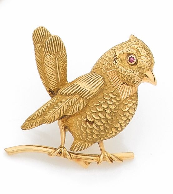 Null BROCHURE "Moineau branché" in yellow gold 750 mils, the eye set with rubies&hellip;