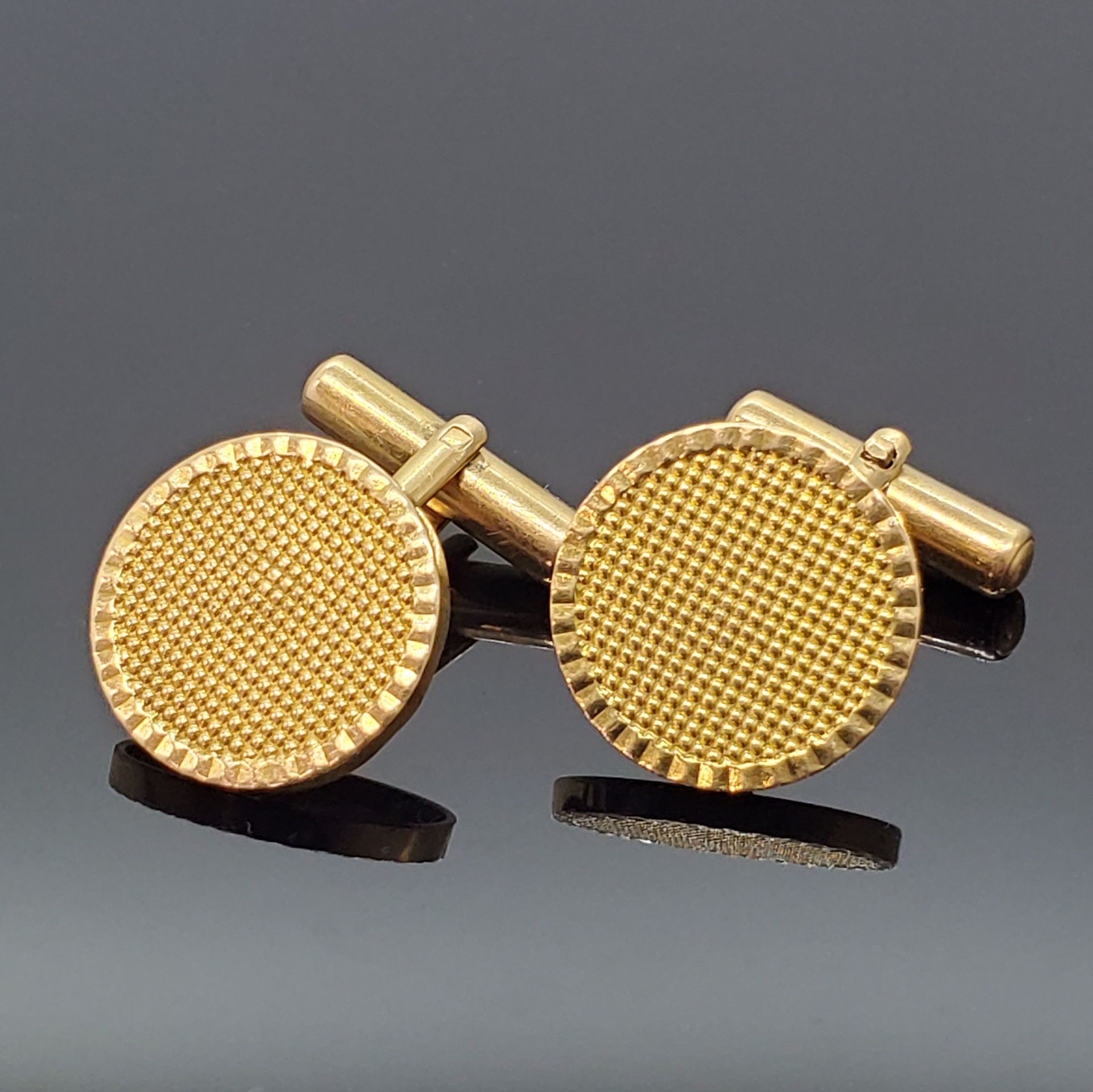 Null Pair of cufflinks in yellow gold 750 mils. With basketry decoration. Weight&hellip;