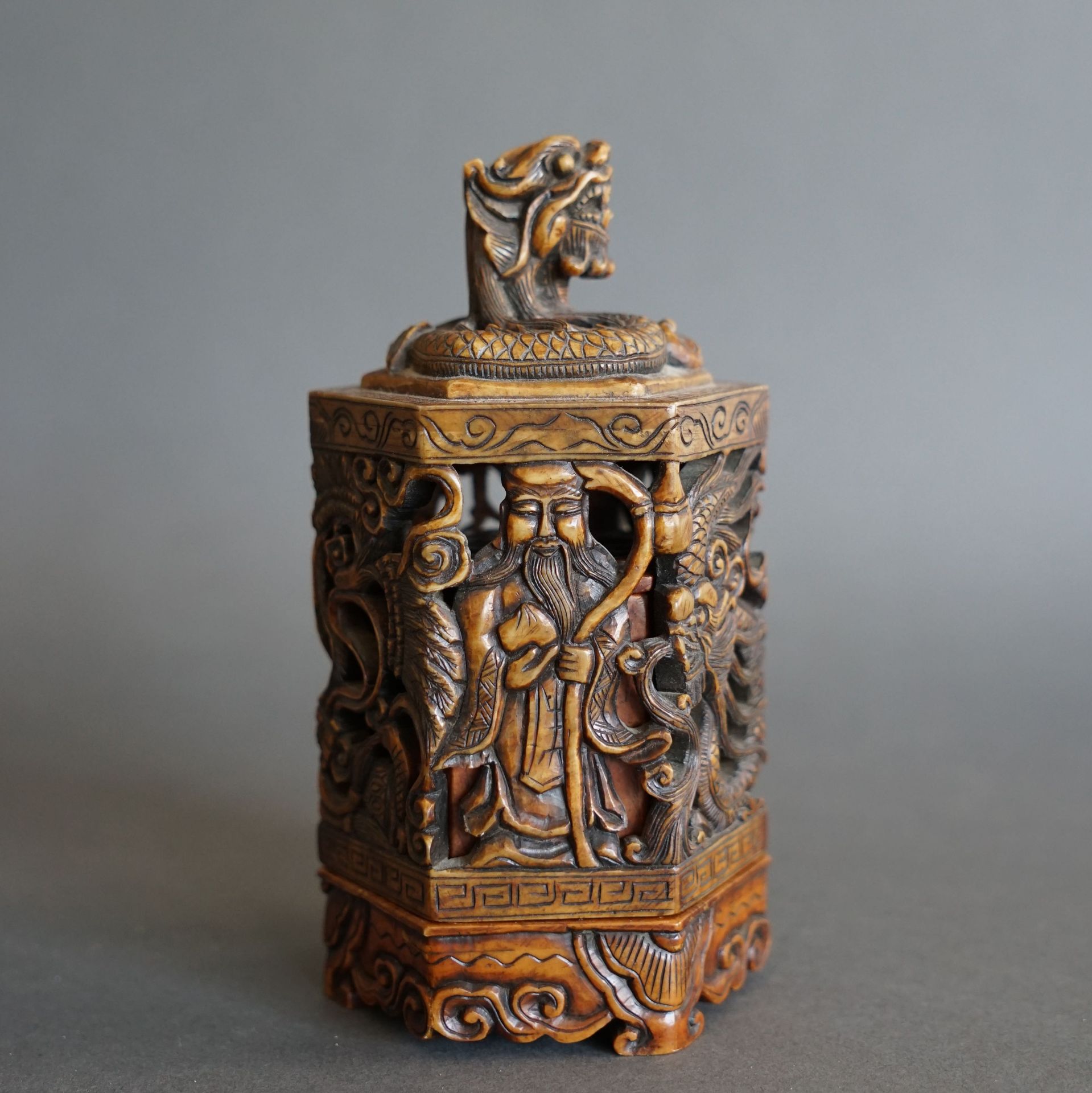 Null CHINA. Steatite perfume burner with an openwork design of scholars and drag&hellip;
