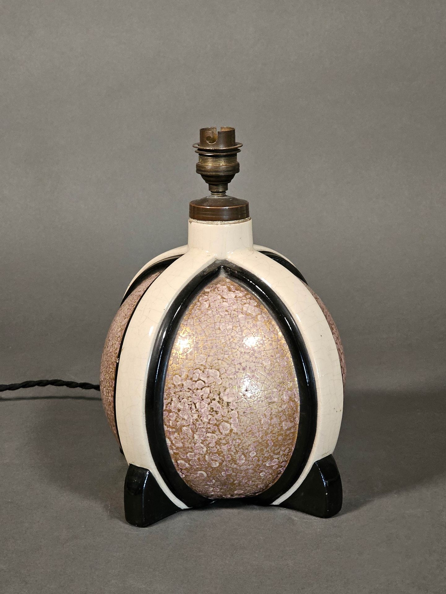 Null Charles HARVA (XXe) PIED de LAMPE en céramique craquelée sable, noir et mor&hellip;