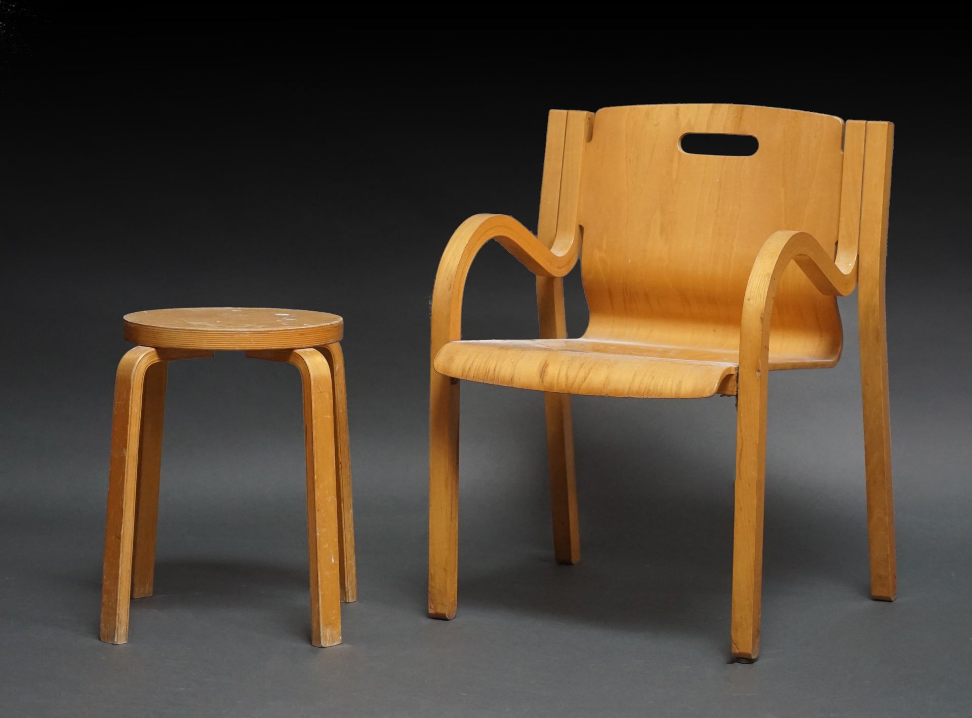 Null Alvar AALTO (1898-1976) Model 60 stool in laminated beech. Edition Artek. A&hellip;