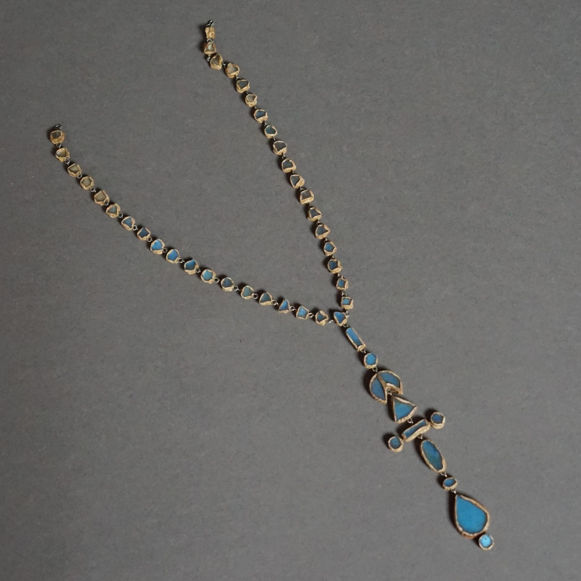 Null Line VAUTRIN (1913-1997) NECKLACE in talosel and blue mirror chips. Stamped&hellip;