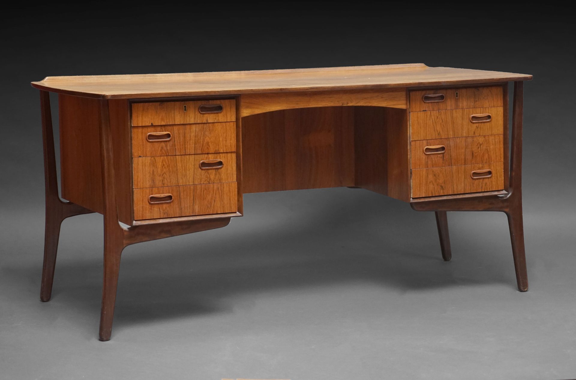 Null 斯文德-阿格-马德森（Svend Aage MADSEN，约生于 1950-1960 年）为惠普-汉森设计，丹麦，约 1960 年。柚木贴面平板书桌，&hellip;