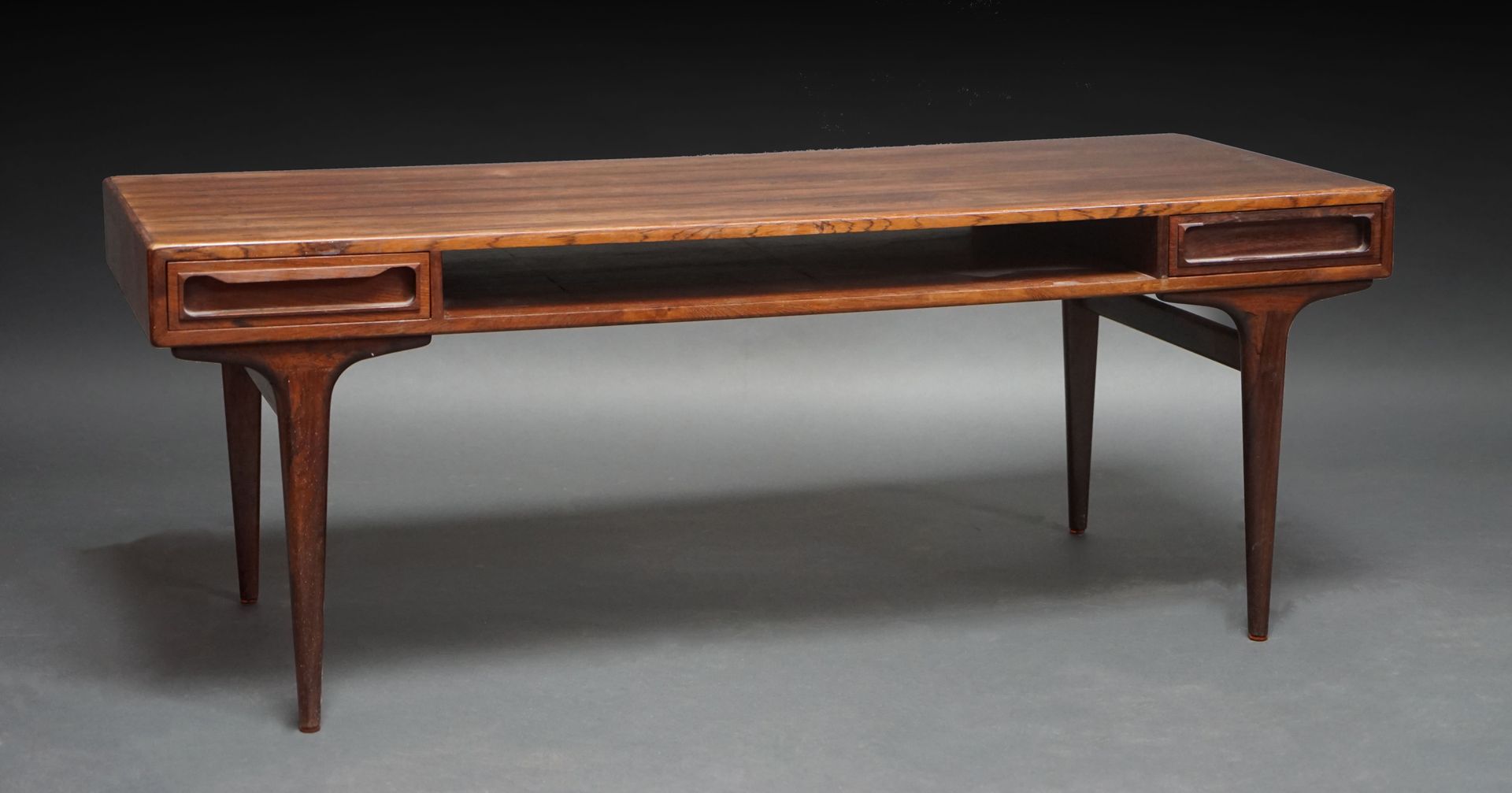 Null BRDR WAHLBERG. Low table in rosewood, the belt decorated with a niche and d&hellip;