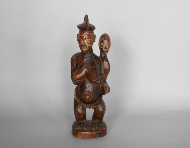 Null CONGO 

Fétiche maternité, en bois sculpté à patine brune. 

XXe, dans le s&hellip;