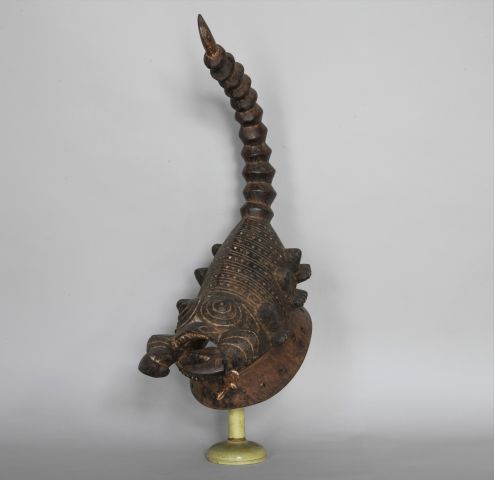 Null BURKINA-FASO 

Masque scorpion en bois polychrome

XXe, dans le style des B&hellip;