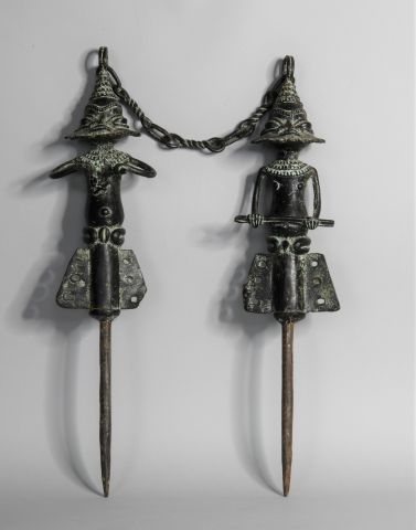 Null NIGERIA 

Paire de fers en fer et bronze à motif anthropomorphe

XXe, de st&hellip;