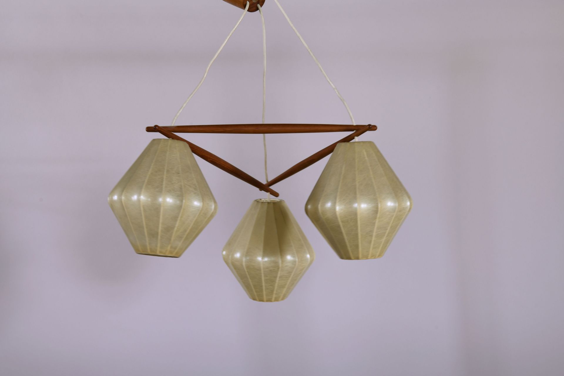 Null RISPAL (1920 - 1966). 

Hanging lamp with three teak rods and three ribbed &hellip;