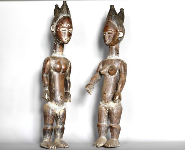 Null COTE D'IVOIRE

Couple de statues en bois à patine brun clair, rehauts de ka&hellip;
