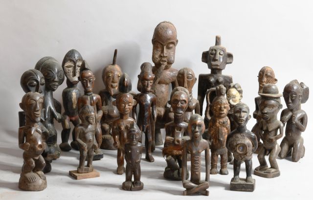 Null CONGO – COTE D'IVOIRE 

Ensemble de vingt-et-une statuettes en bois à diver&hellip;