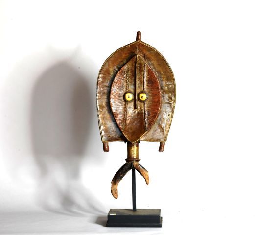Null GABON 

Figure de reliquaire en bois recouvert de cuivre et laiton 

XXe, d&hellip;