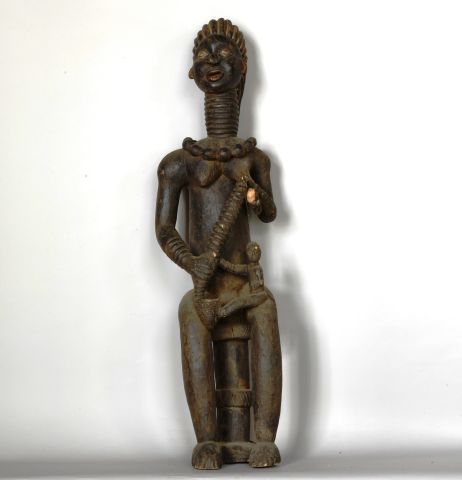 Null CAMEROUN 

Grande statue de reine mère en bois sculpté à patine croûteuse. &hellip;