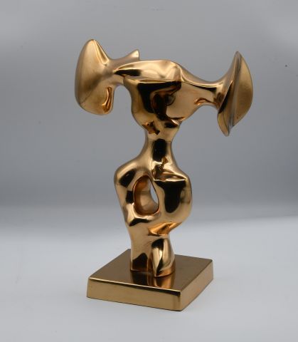 Null 维克多-罗曼（1937-1995）。

图

青铜材质的证明，带有金色的铜锈，两个元素组装在一起。

有签名和编号的4/8

高：25厘米



顾问&hellip;