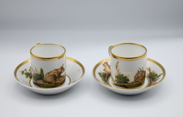 Null BRUSSELS. Pair of porcelain litron cups, with polychrome decoration on the &hellip;