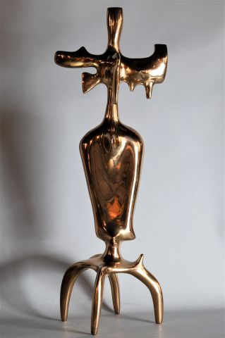 Null 维克多-罗曼（1937-1995）。

图

带有双金和铜锈的青铜证明

签名

高：58厘米

(带螺纹的顶孔)



顾问：Pierre-Fran&hellip;
