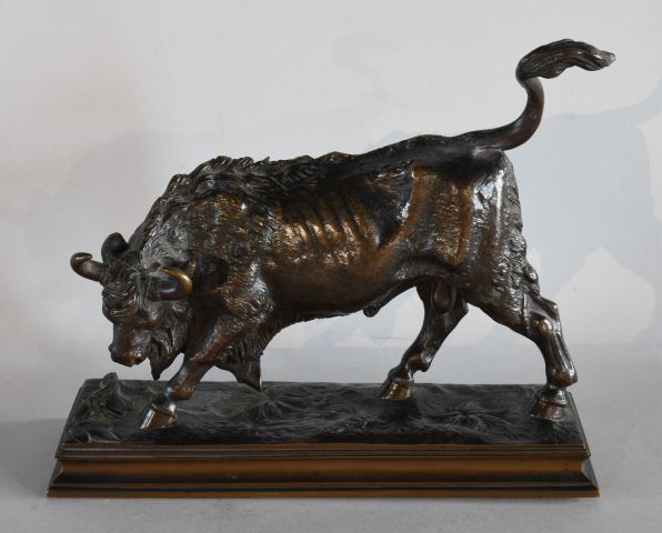 Null 20世纪的学校

愤怒的公牛

棕色铜质的漂亮证明。平台上有一个签名 "G.Canneria"(?)

22 x 26,5 x 7,5 cm

(古铜&hellip;