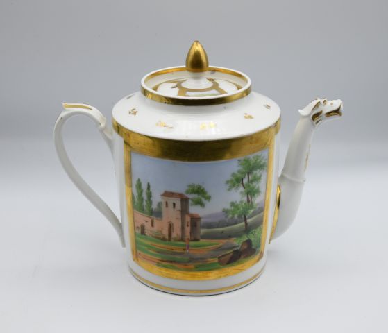 Null PARIS. Porcelain covered litron teapot and its spout with stylized dragon h&hellip;