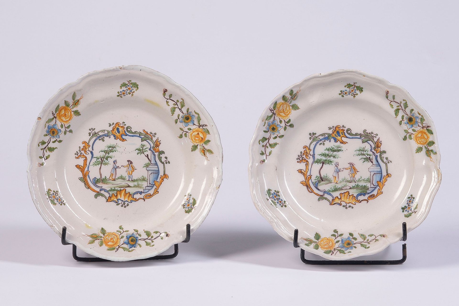 Null MIDI

Pair of plates in polychrome earthenware, decorated with a couple of &hellip;