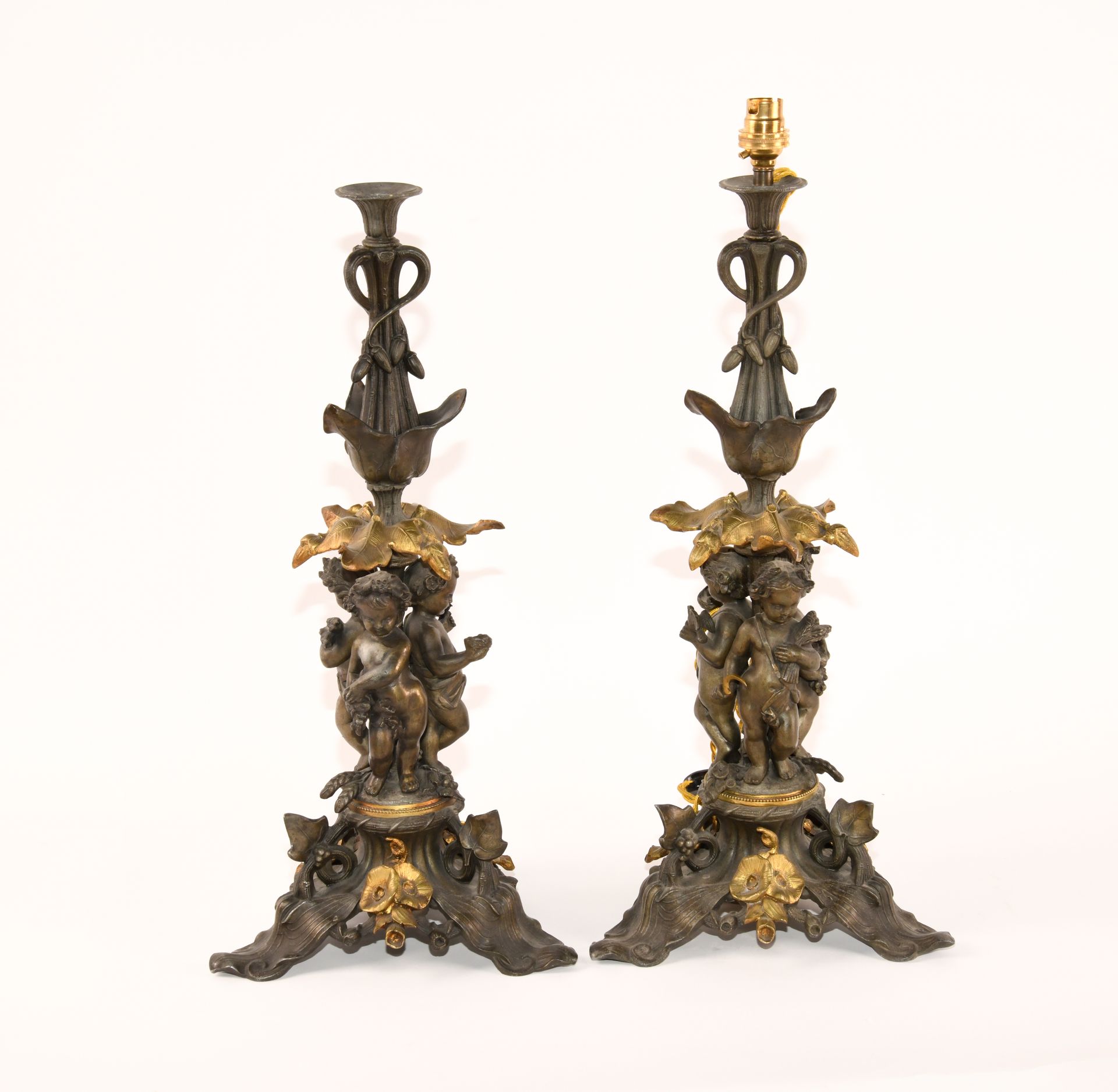Null 在Froment - Meurice的味道中。

一对大烛台被安装成灯，以青铜为材质，装饰有三个手持葡萄枝的普提，麦穗，一只鸟和一个巢。

19世纪
&hellip;