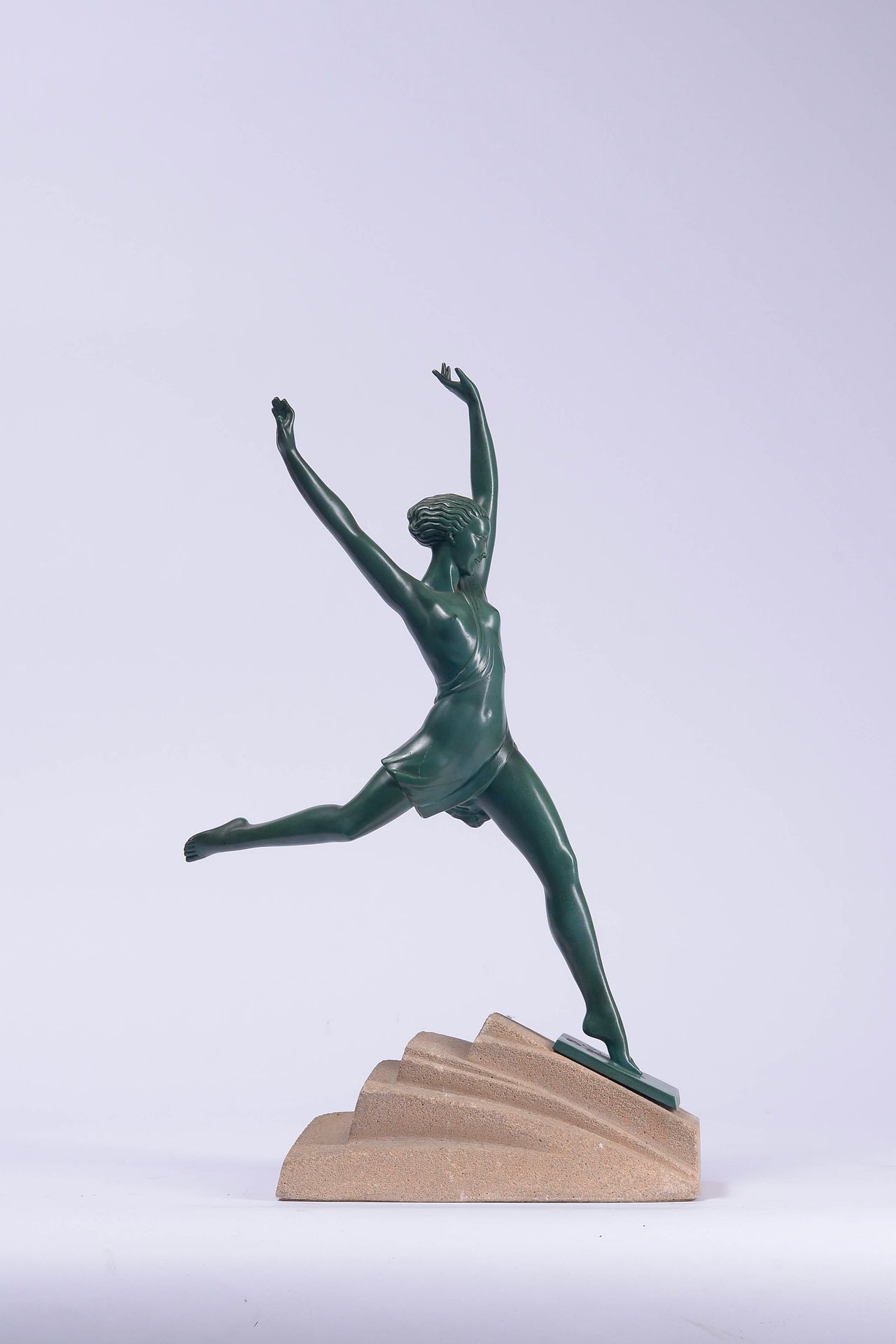 Null Pierre LE FAGUAYS dit FAYRAL（1892-1962），LE VERRIER版。

奥林匹亚，约1930年

带有绿色铜锈的金&hellip;