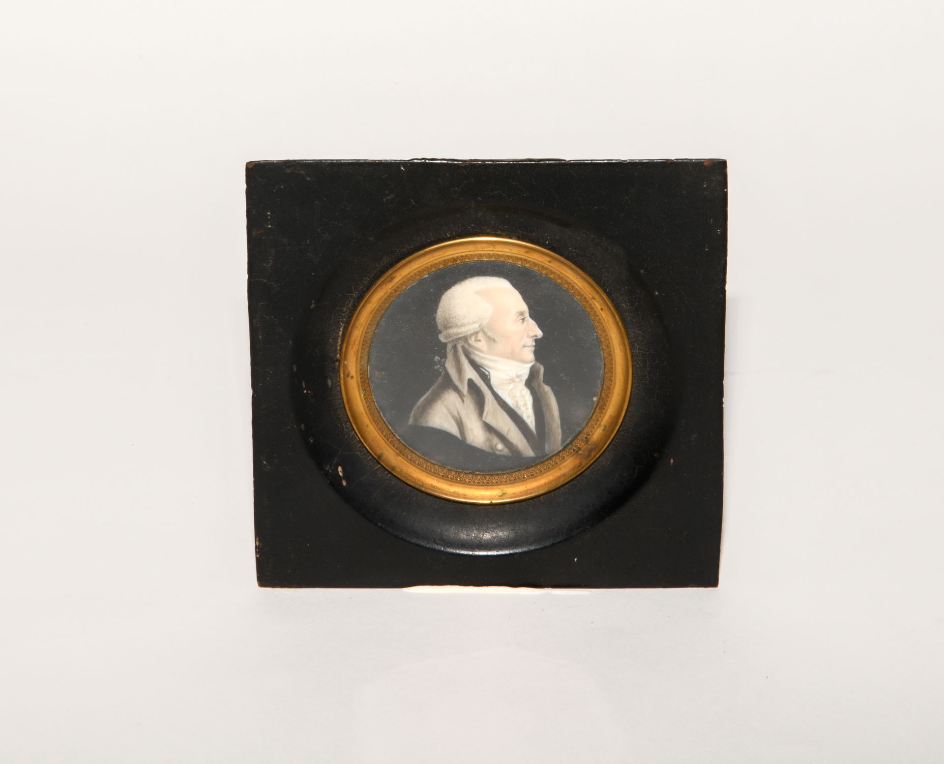 Null 18世纪末的法国学校 

一个男人的侧面肖像

水粉画的微型画，在装裱的背面有注释："M ; Belcourt, ép. De Mlle Champa&hellip;