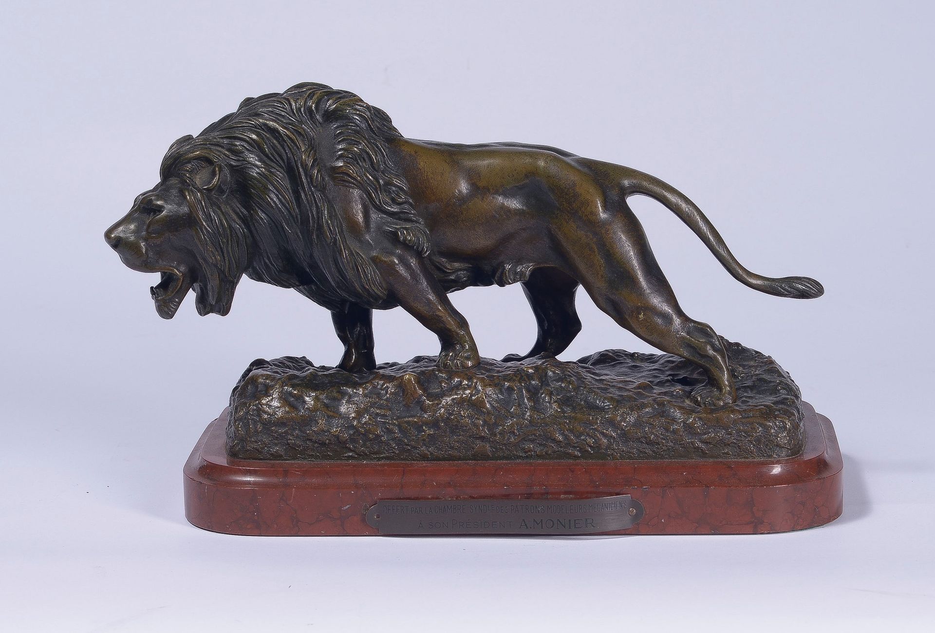 Null 在安托万-路易斯-巴雷（1796-1875）之后

行走的狮子

铜质证明，带有棕绿色的铜锈，底座为格里特大理石。

铭文："献给阿莫尼特总统"。

&hellip;