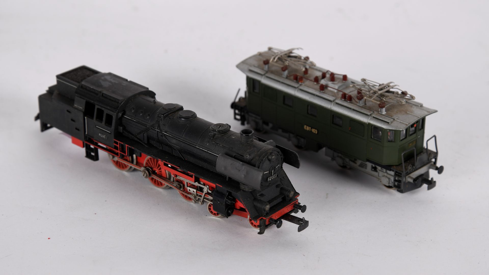 Null LILIPUT (attributed to).
Black and red SNCF 62003 steam locomotive.
HO.
Use&hellip;