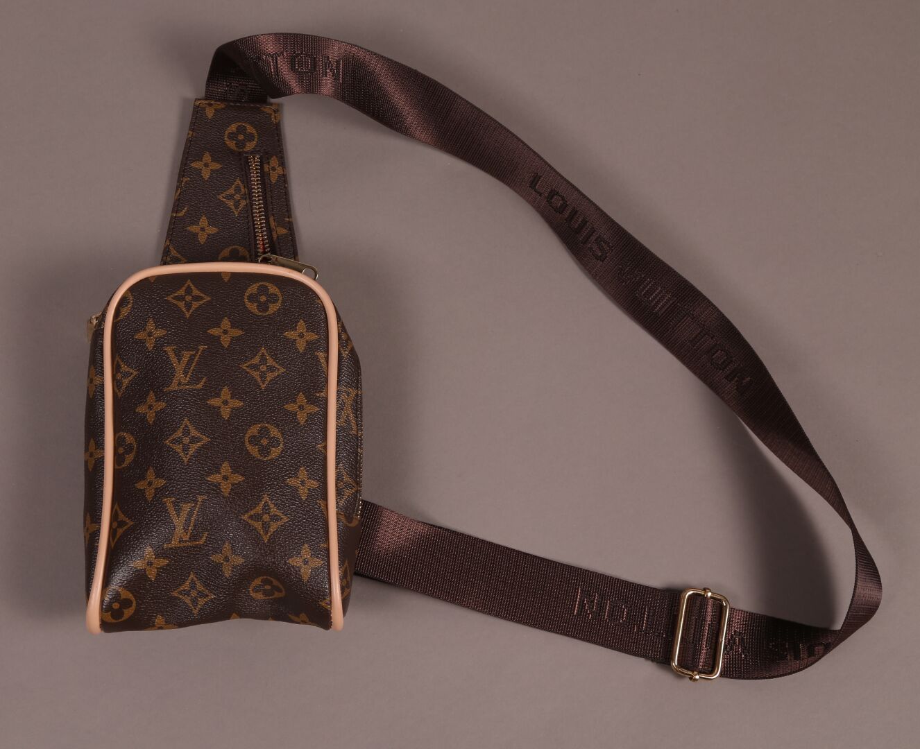 LOUIS VUITTON. Small shoulder bag in Monogram canvas and…