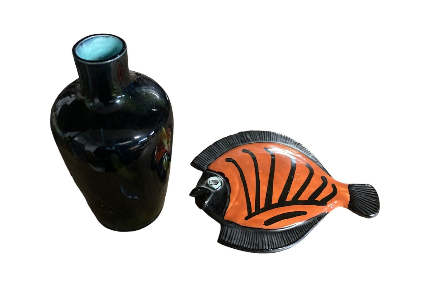 Null Vase balustre en faïence émaillée noire et poisson en faïence émaillée noir&hellip;