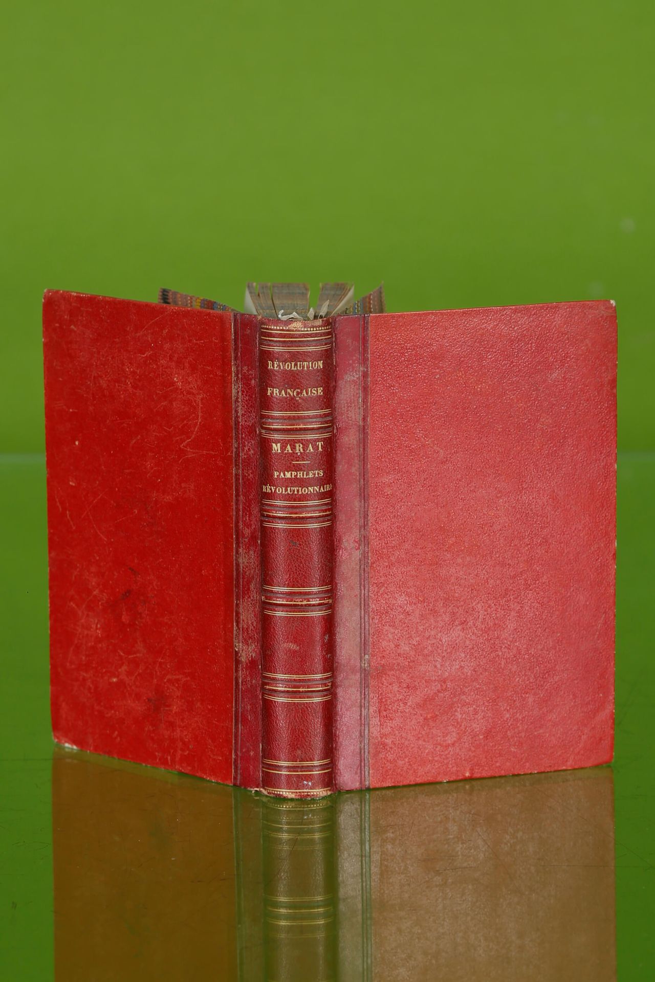 MARAT (Jean-Paul). Rare ensemble relié de 9 ouvrages  In-8, chagrin rouge compre&hellip;