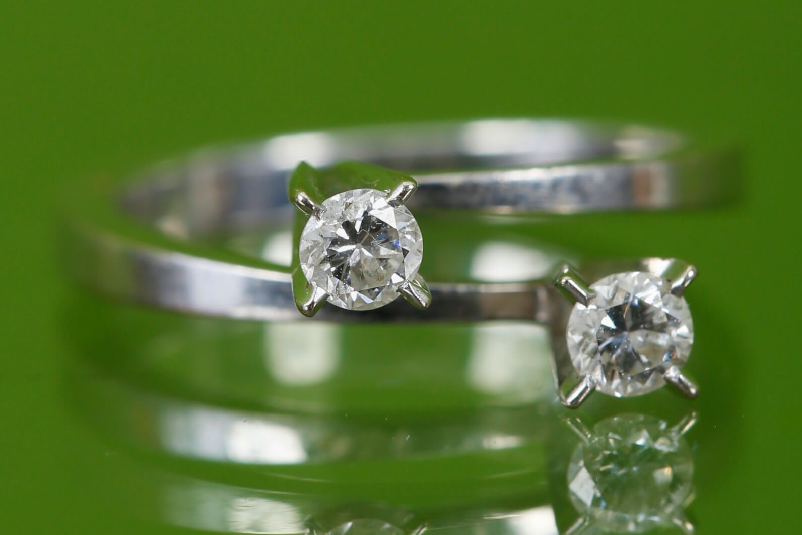 Null Bague Toi & Moi  En or blanc 18 K (750 ‰) orné de deux petits diamants en s&hellip;