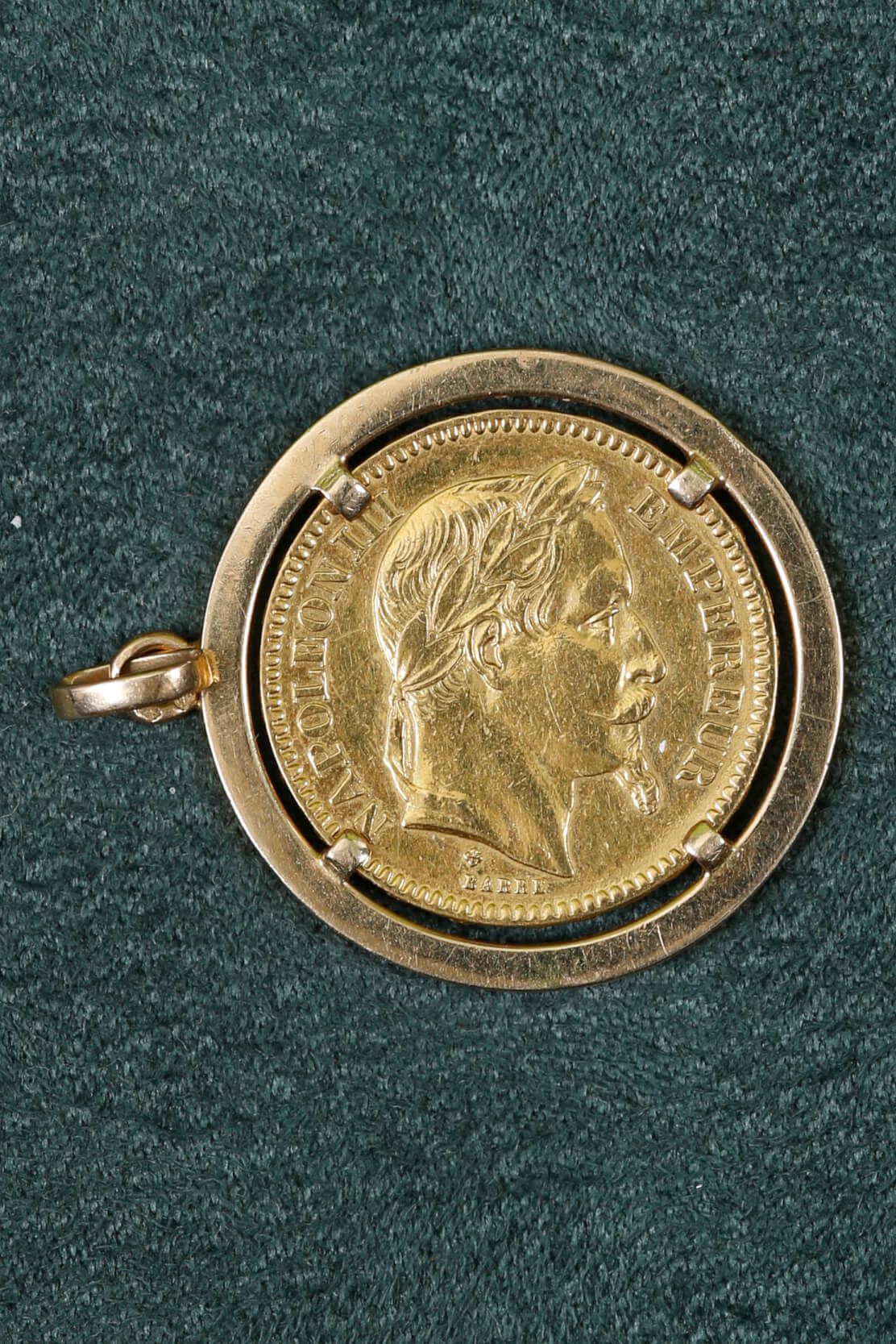 Null Pendentif  En or 18 K (750 ‰) orné d'une pièce de 20 francs Napoléon III de&hellip;