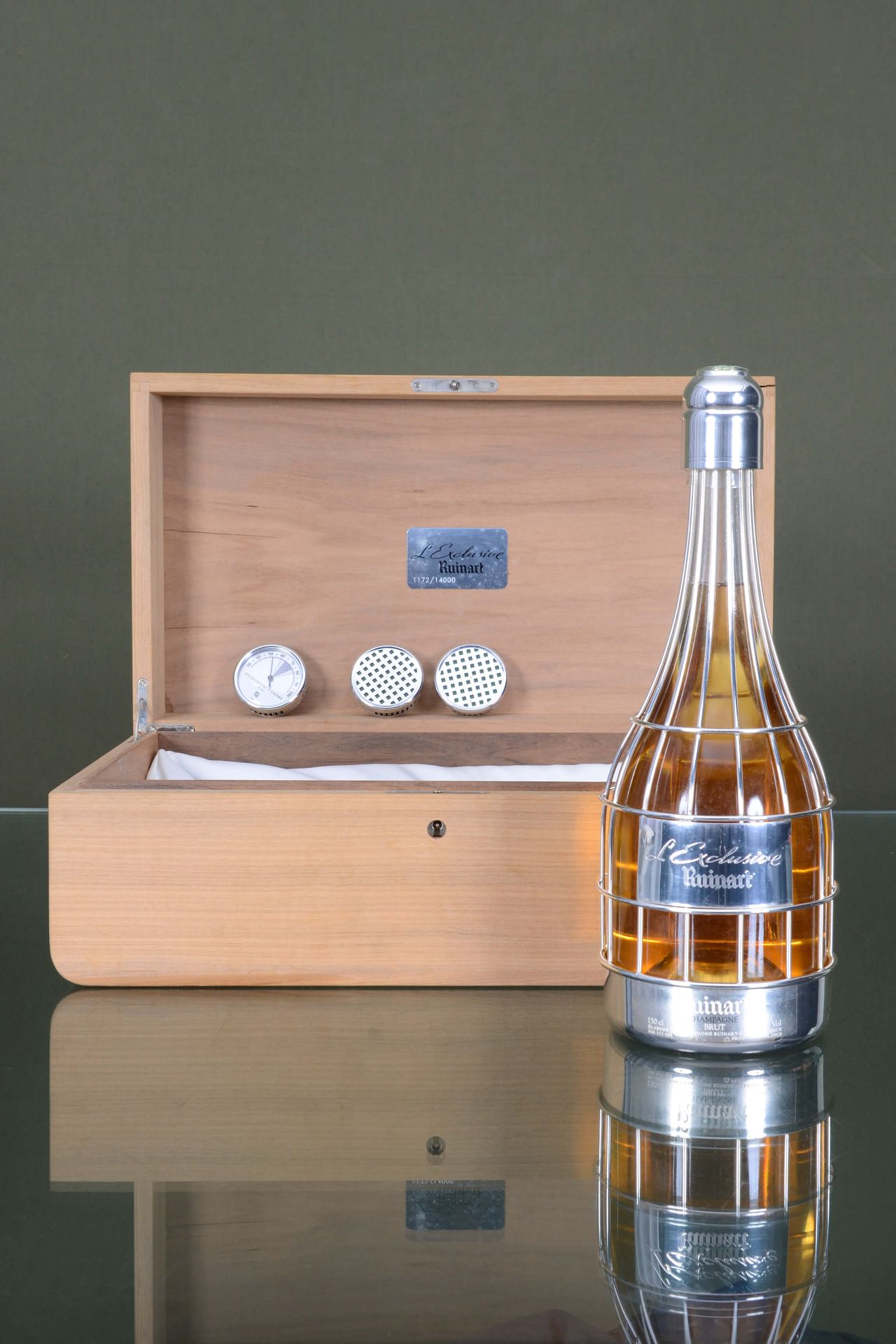 Champagne Ruinart L’Exclusive N°1172/1400号大酒杯（1.5升），原装木箱，带钥匙