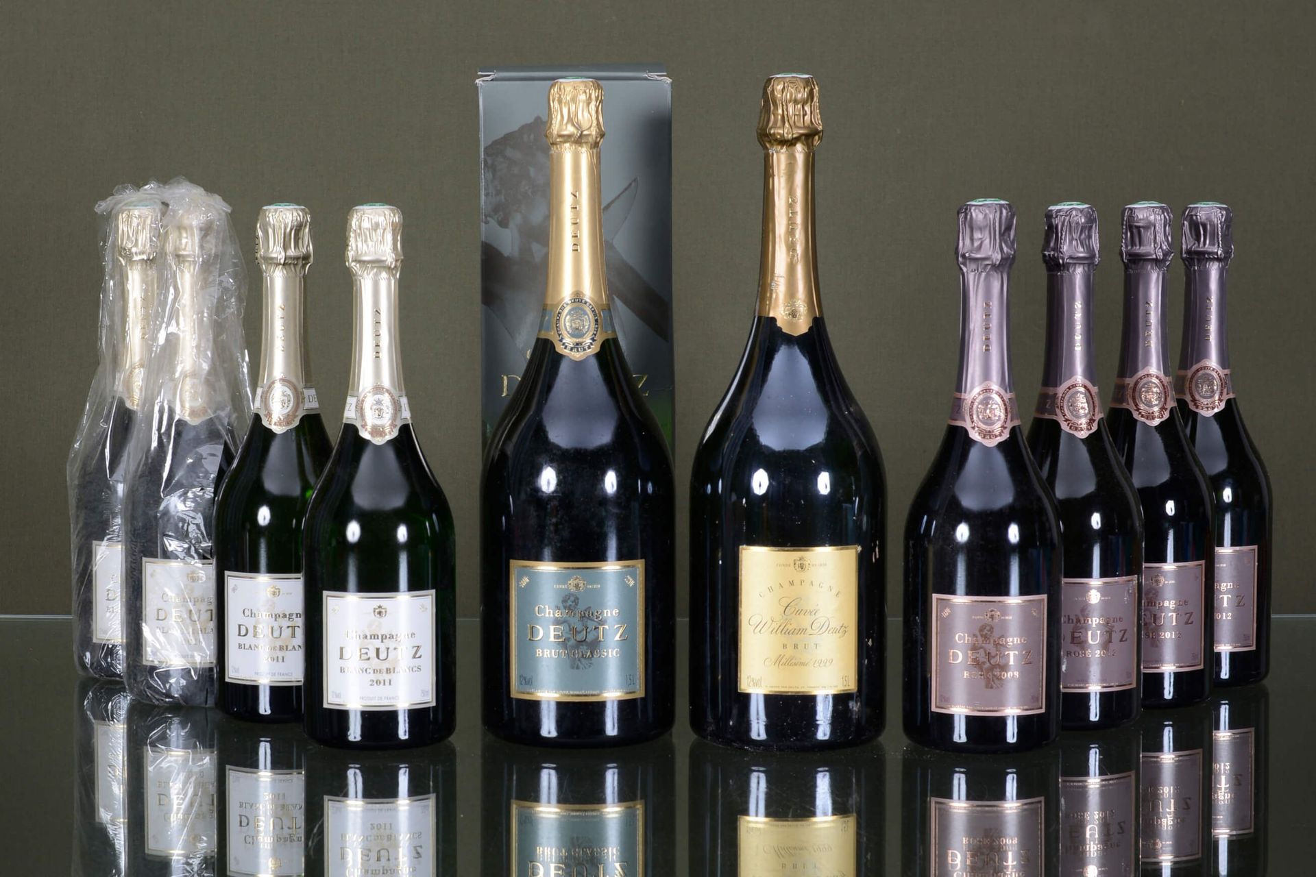 Deutz, Champagne 2大瓶+8瓶 > 1大瓶威廉-道茨，1999年

> 1瓶经典大香槟，装在一个盒子里

> 1瓶桃红葡萄酒，2008年

> &hellip;