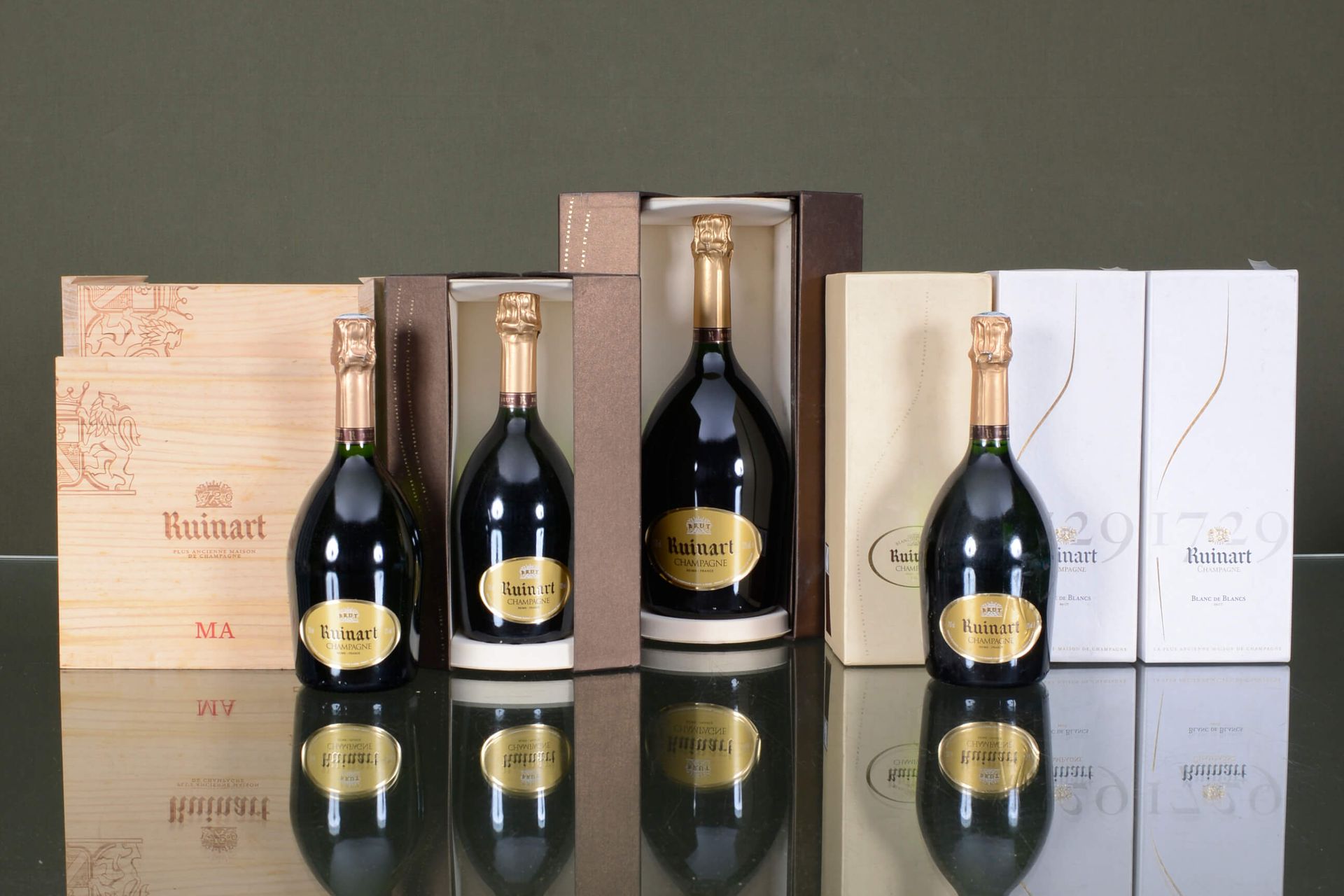 Ruinart, Champagne 9 botellas + 1 magnum > 4 botellas en cajas de madera origina&hellip;