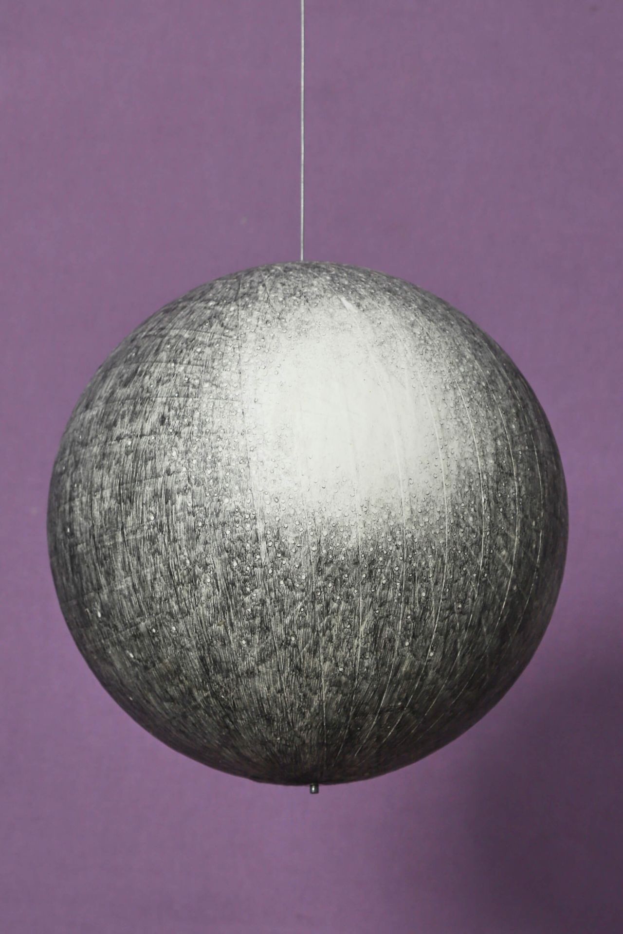 Russel Crotty (né en 1956) Untitled Graphite on paper mounted on a globe D. 26 c&hellip;