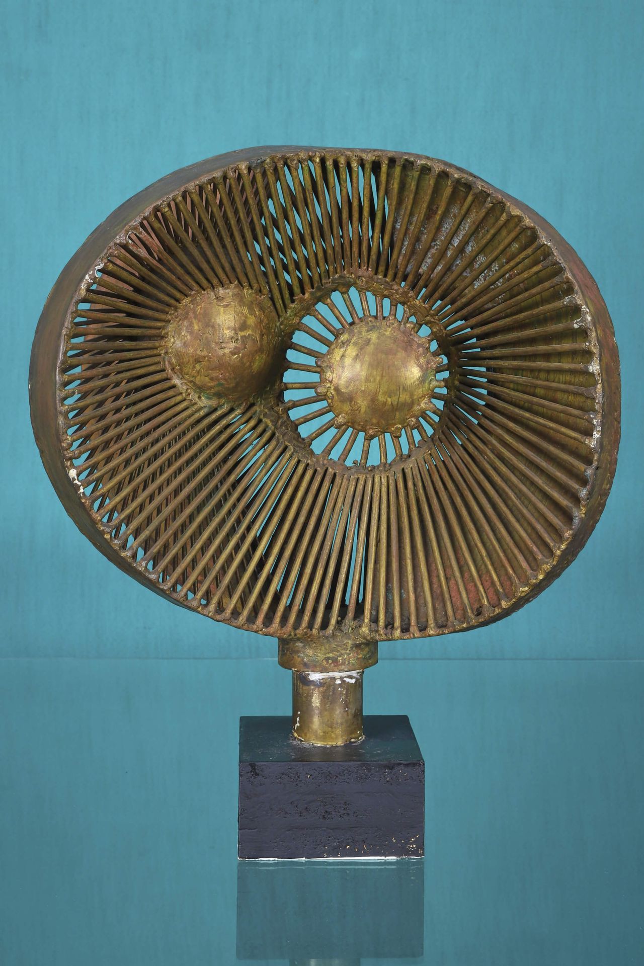 CONSTANTIN ANDREOU (1917-2007) 在形式上 在焊接的黄铜上签名 高58厘米，宽48厘米，深34厘米 出处：>艺术家的遗产，雅典